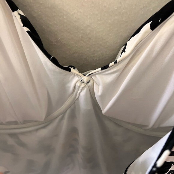 Twist Front Underwire Tankini Swim Top - Picture 4 of 7